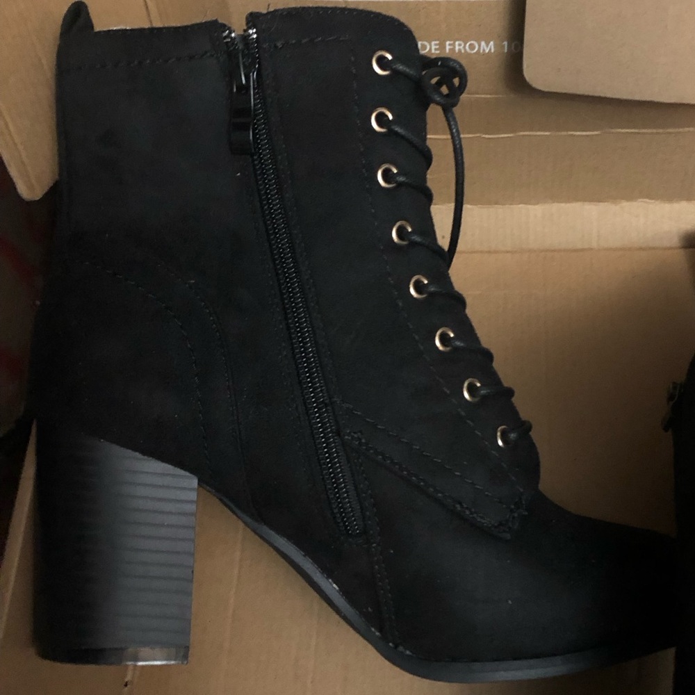Journee Collection Baylor Booties Zip up boot Lace Up Black Size 9M New MSRP $89
